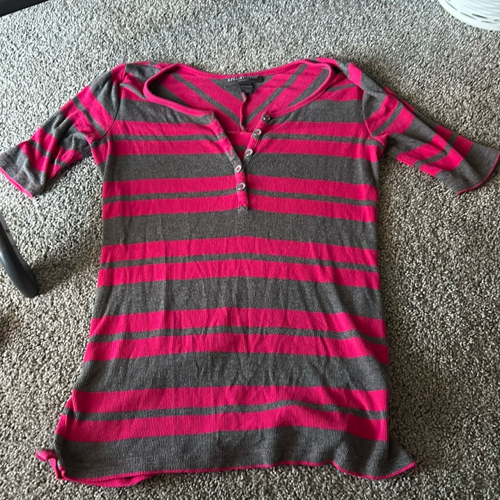 Pea in the pod short sleeve maternity top